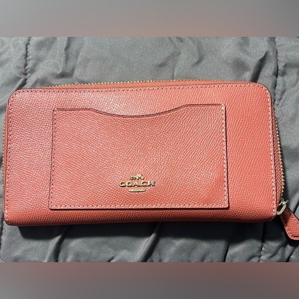 NWOT Coach Long Wallet With Horse And Carriage logo Salmon Pink